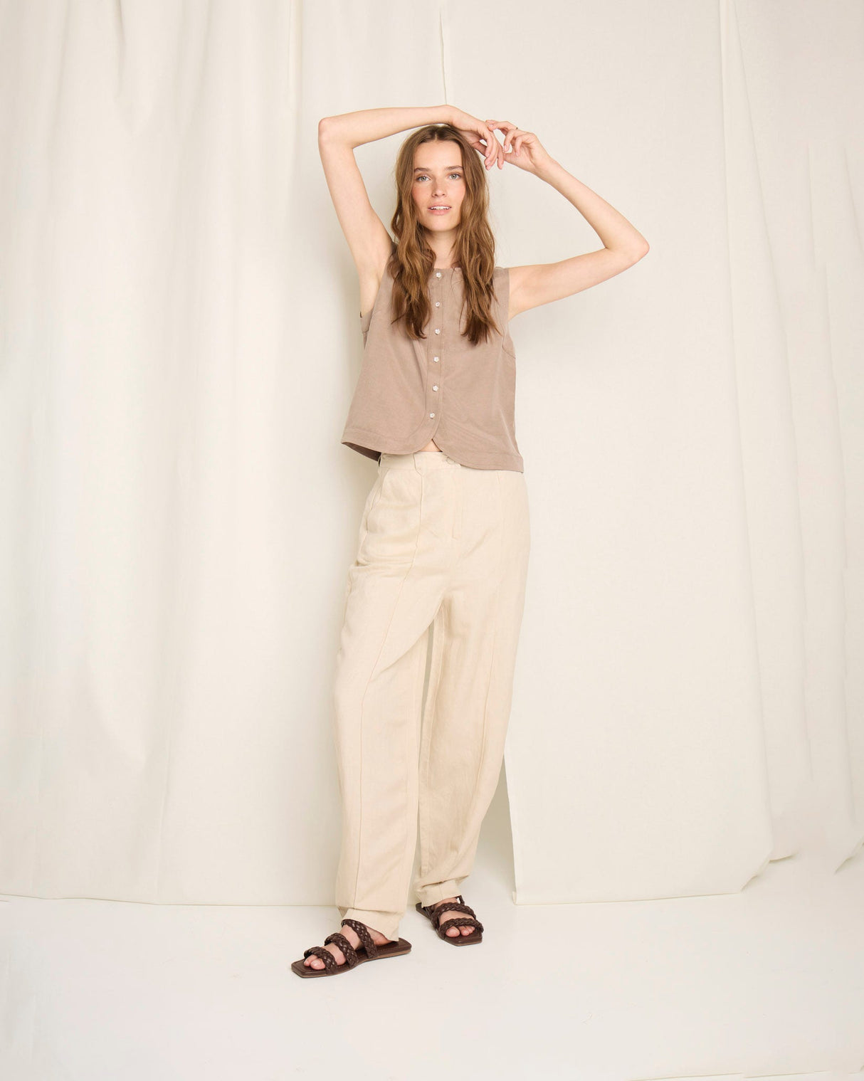 Oyster-Grey-Irtess-Linen-Blend-Barrel-Leg-Trousers