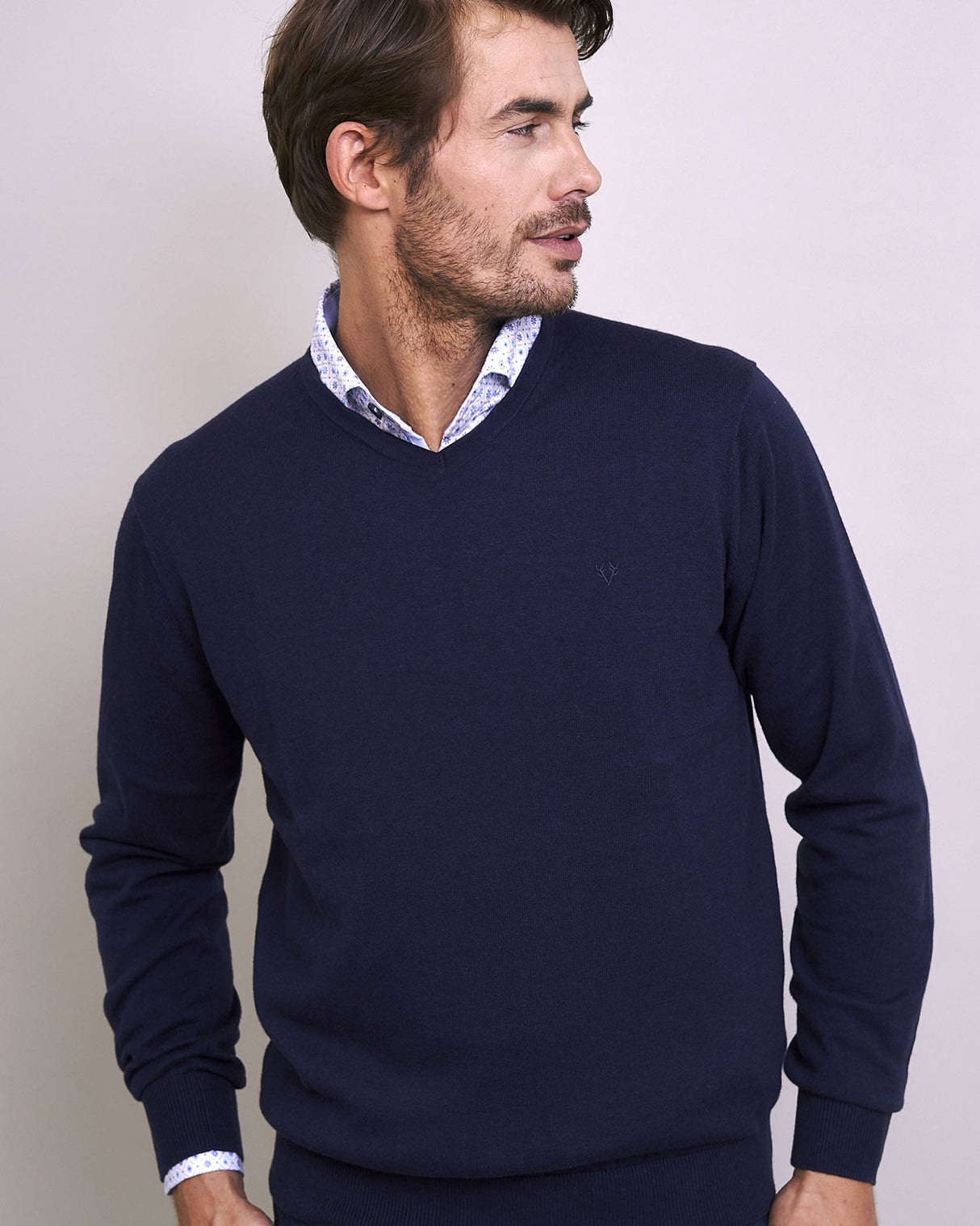 Club-Navy-Fine-Gauge-Cotton-V-Neck-Jumper