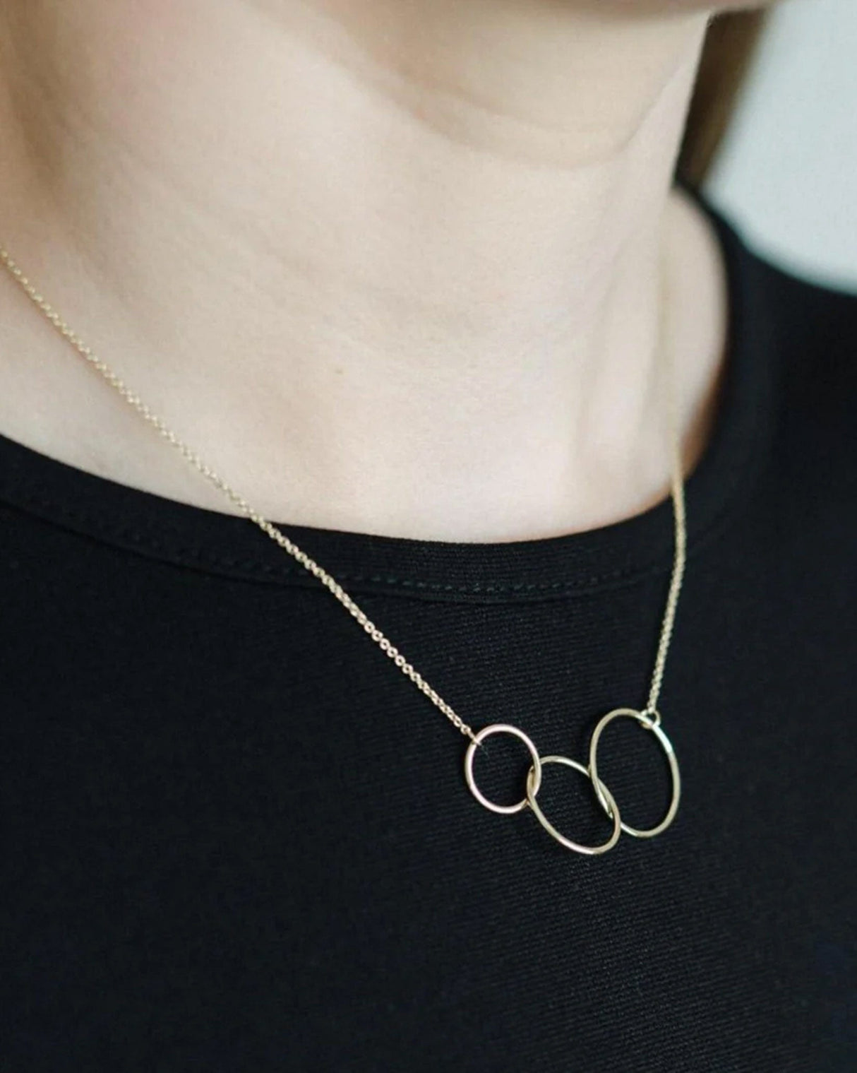 9kt Gold Three Circle Pendant Necklace