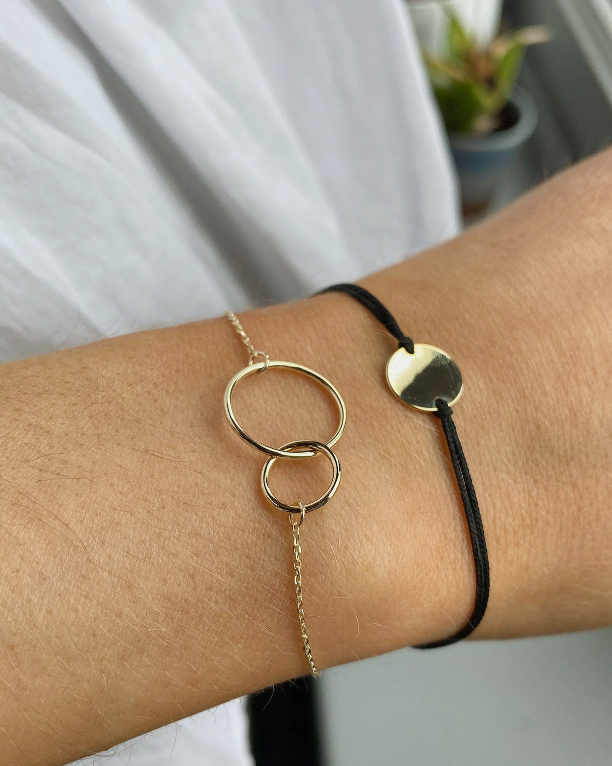 9kt-Gold-Double-Circle-Pendant-Bracelet