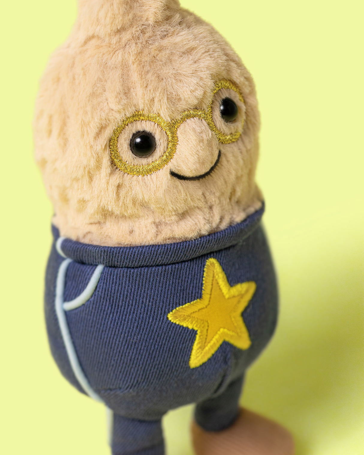 Amuseables Star Student Peanut