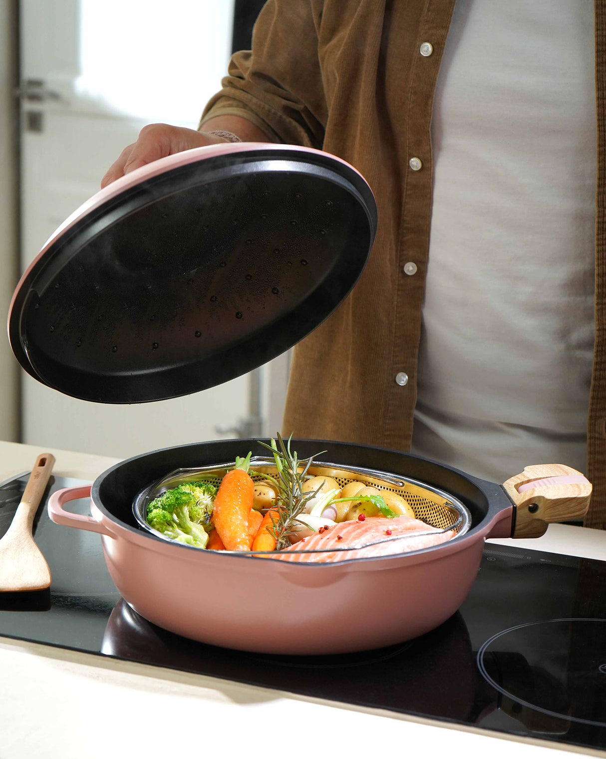 Peony 28cm Lidded Non-Stick 8-in-1 Pan with Accessories
