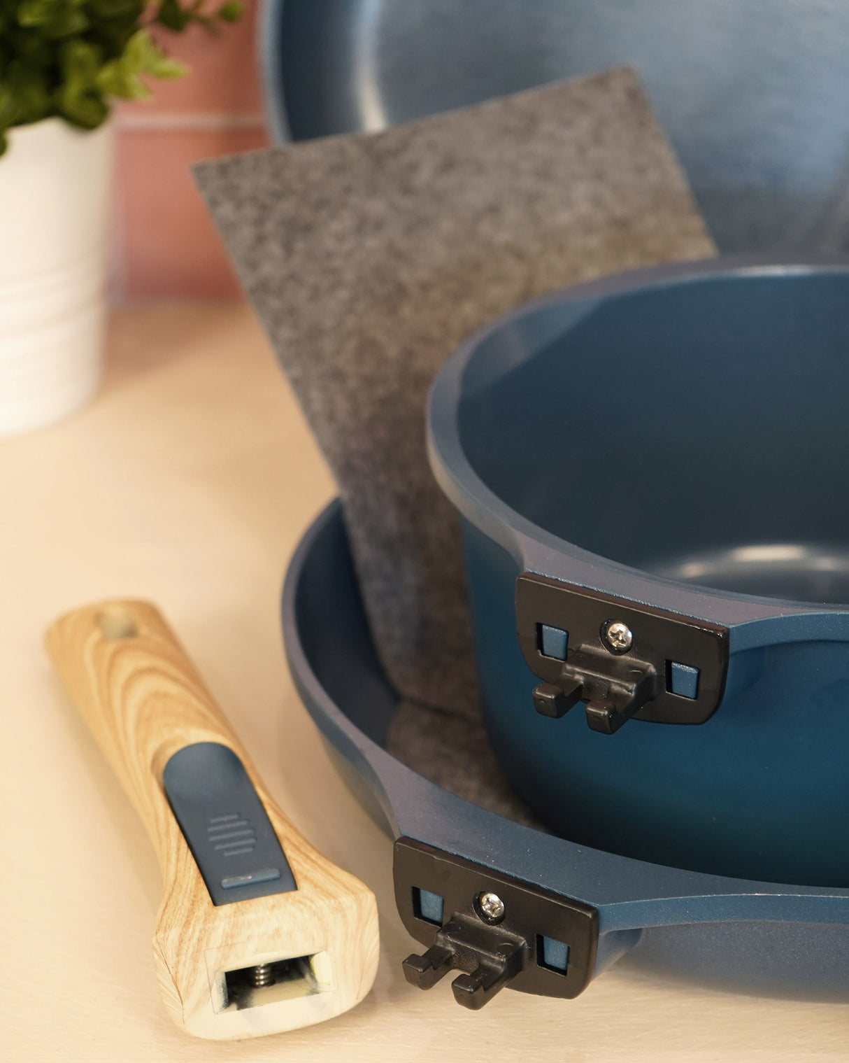 Blueberry 7-Piece Non-Stick Detachable Pans & Handles Set