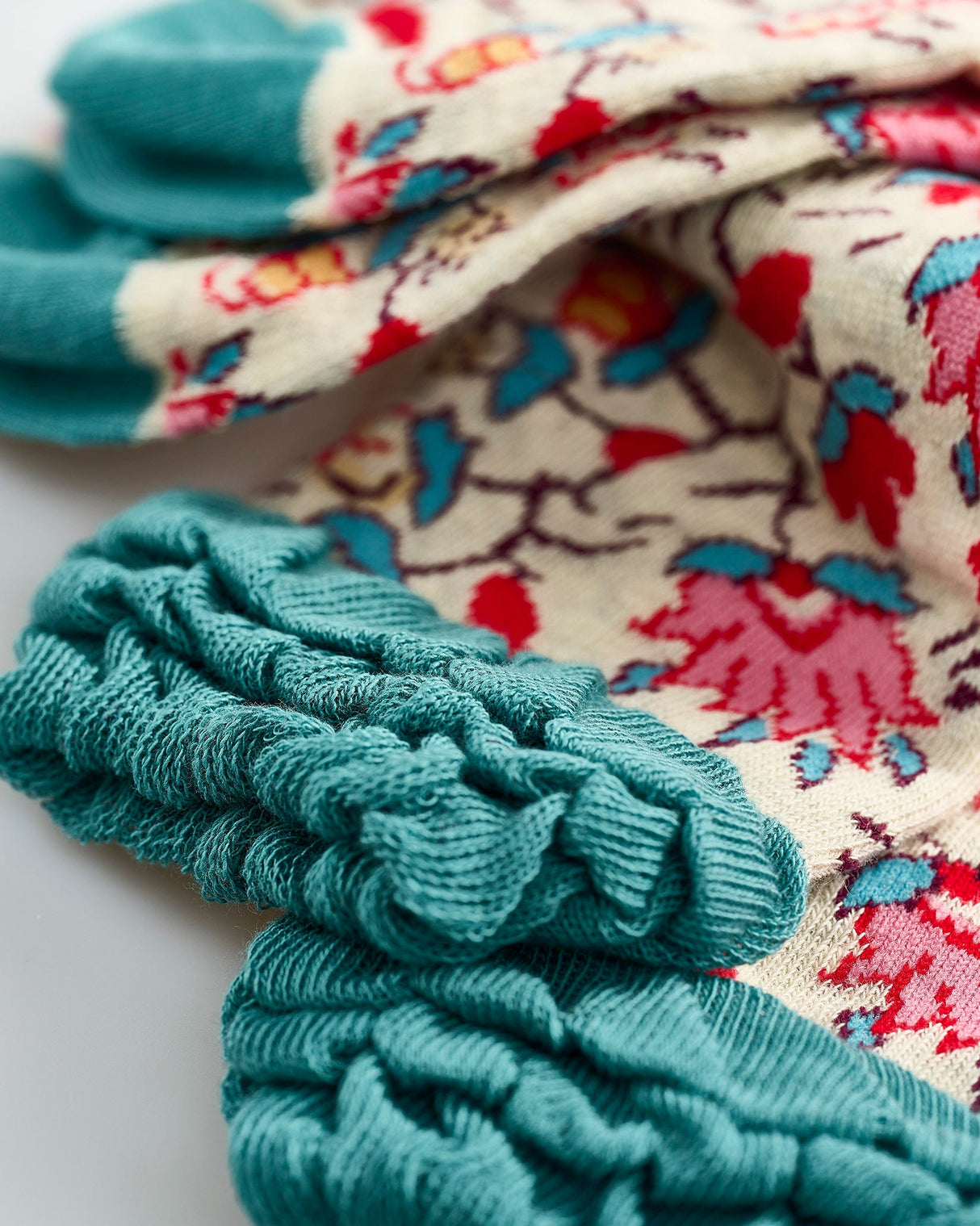 Floral-Ruffle-Ankle-Socks