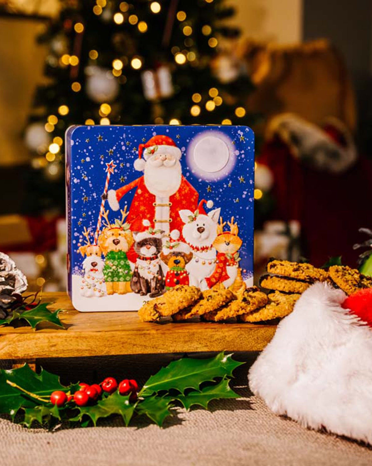 Farmhouse-Biscuits-Cranberry-White-Chocolate-Christmas-Biscuit-Tin