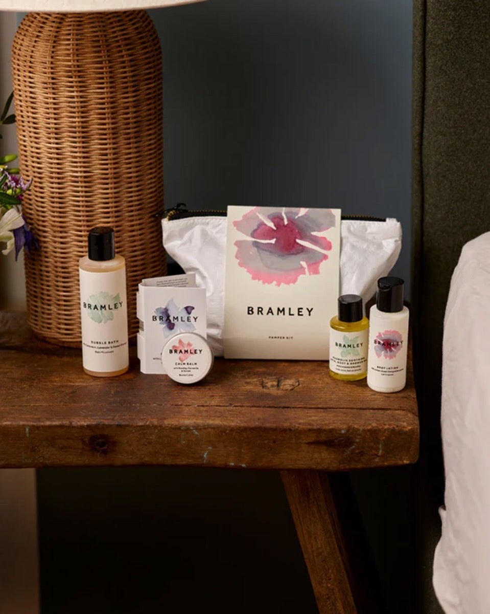 Bramley Pamper Kit & Wash Bag