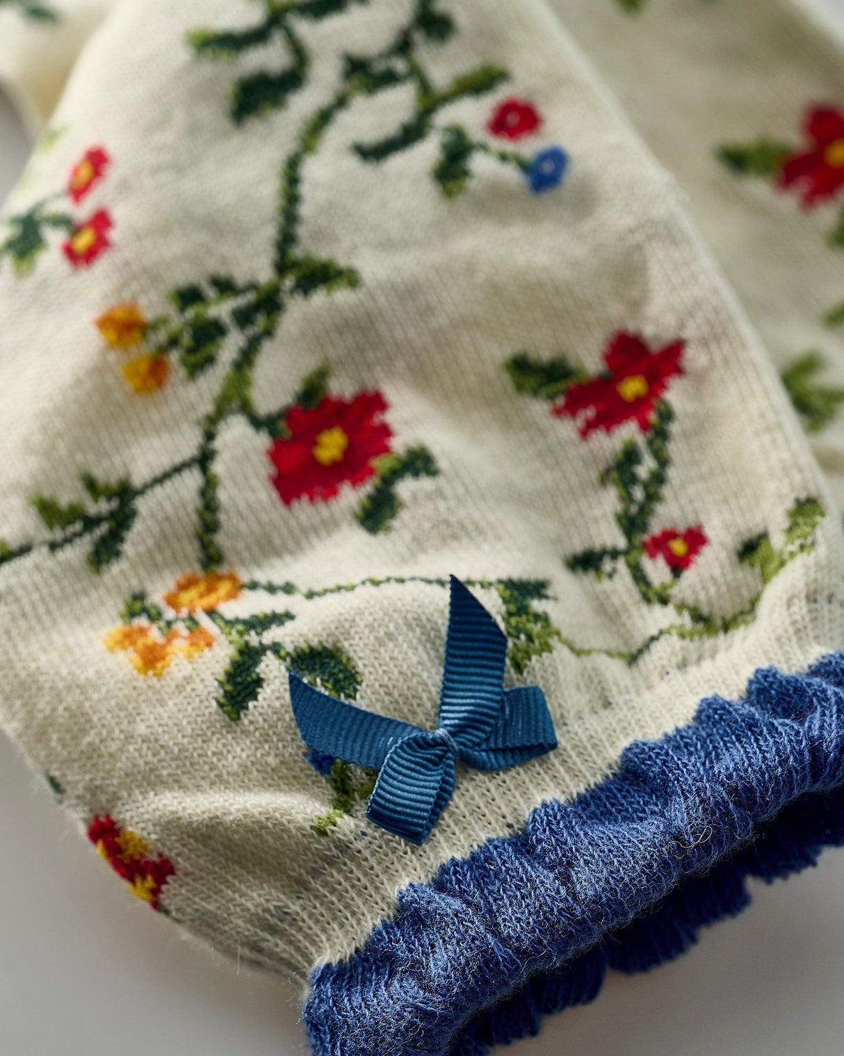 Trailing-Flowers-Ankle-Socks