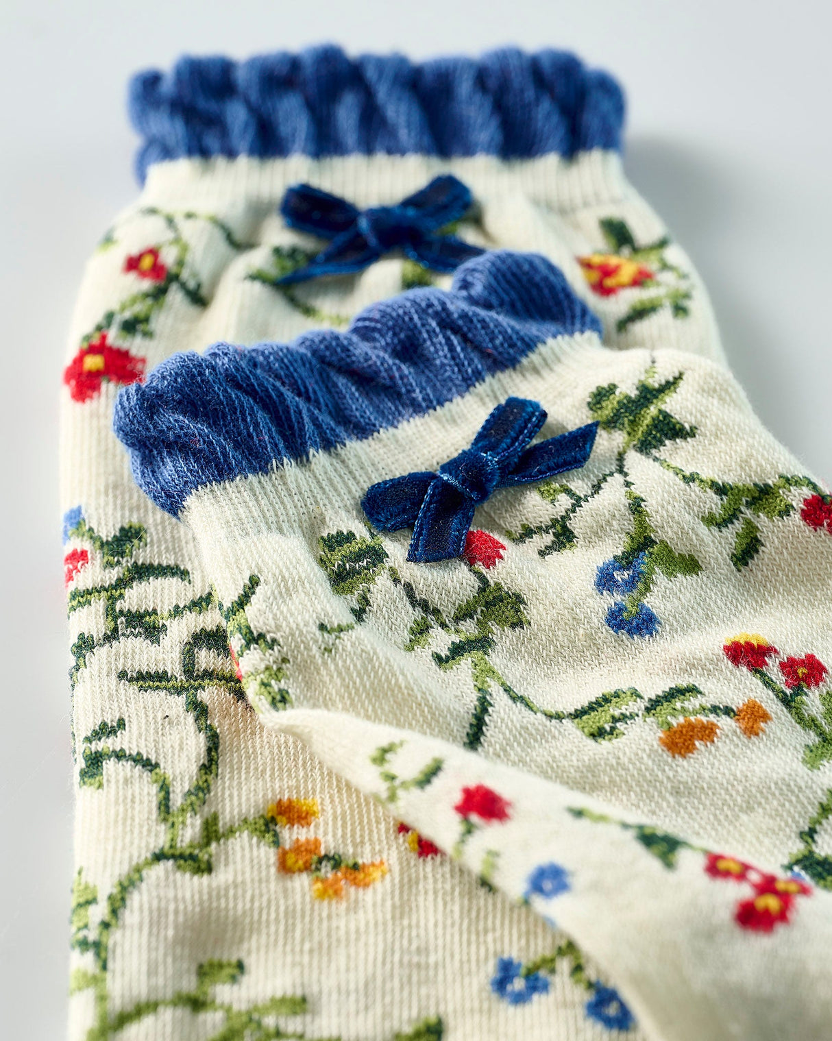 Trailing-Flowers-Knee-Socks