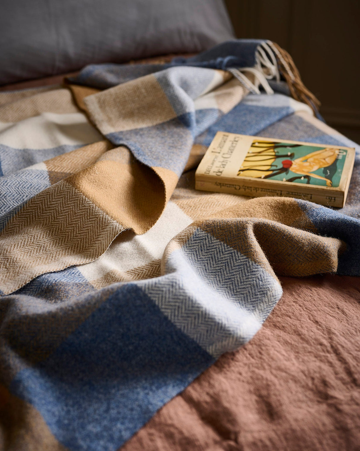 WR81 Lambswool Throw