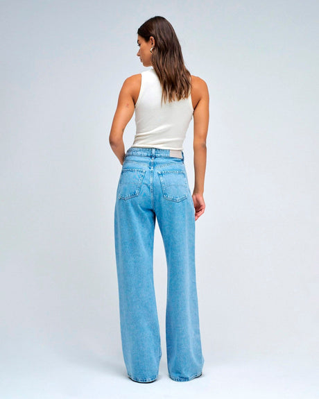Light-Wash-Wide-Leg-Jeans