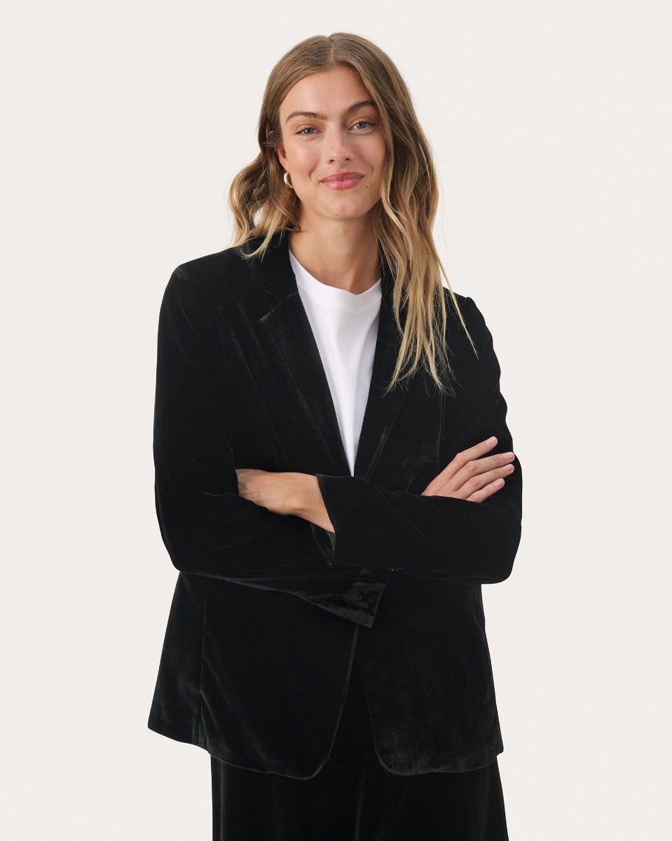 Black-Loretta-Velvet-Blazer