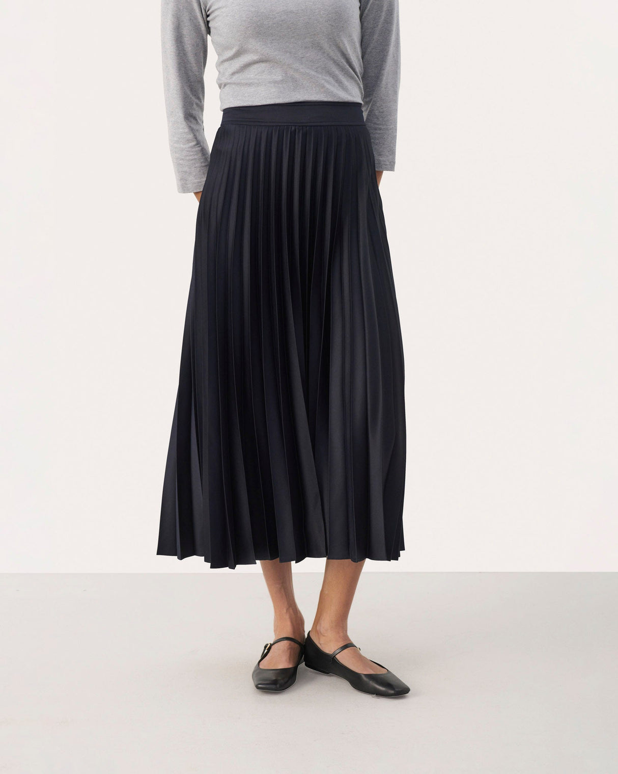 Dark-Navy-Vaneda-Pleated-Midi-Skirt