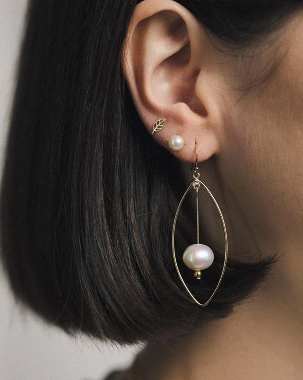 Round-Pearl-Gold-Filled-Oval-Chandelier-Earrings