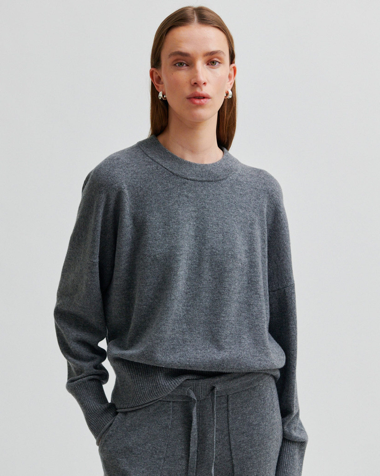 Grey-Calm-O-Neck-Knit-Jumper