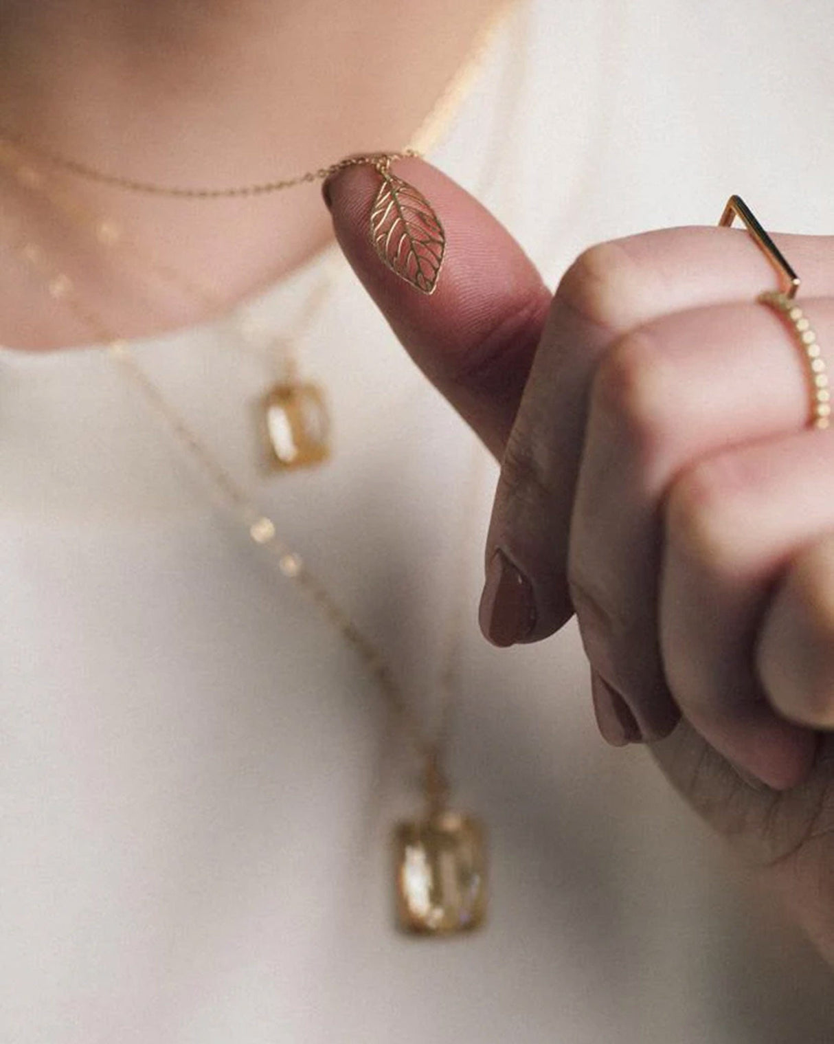 9kt-Gold-Leaf-Pendant-Necklace