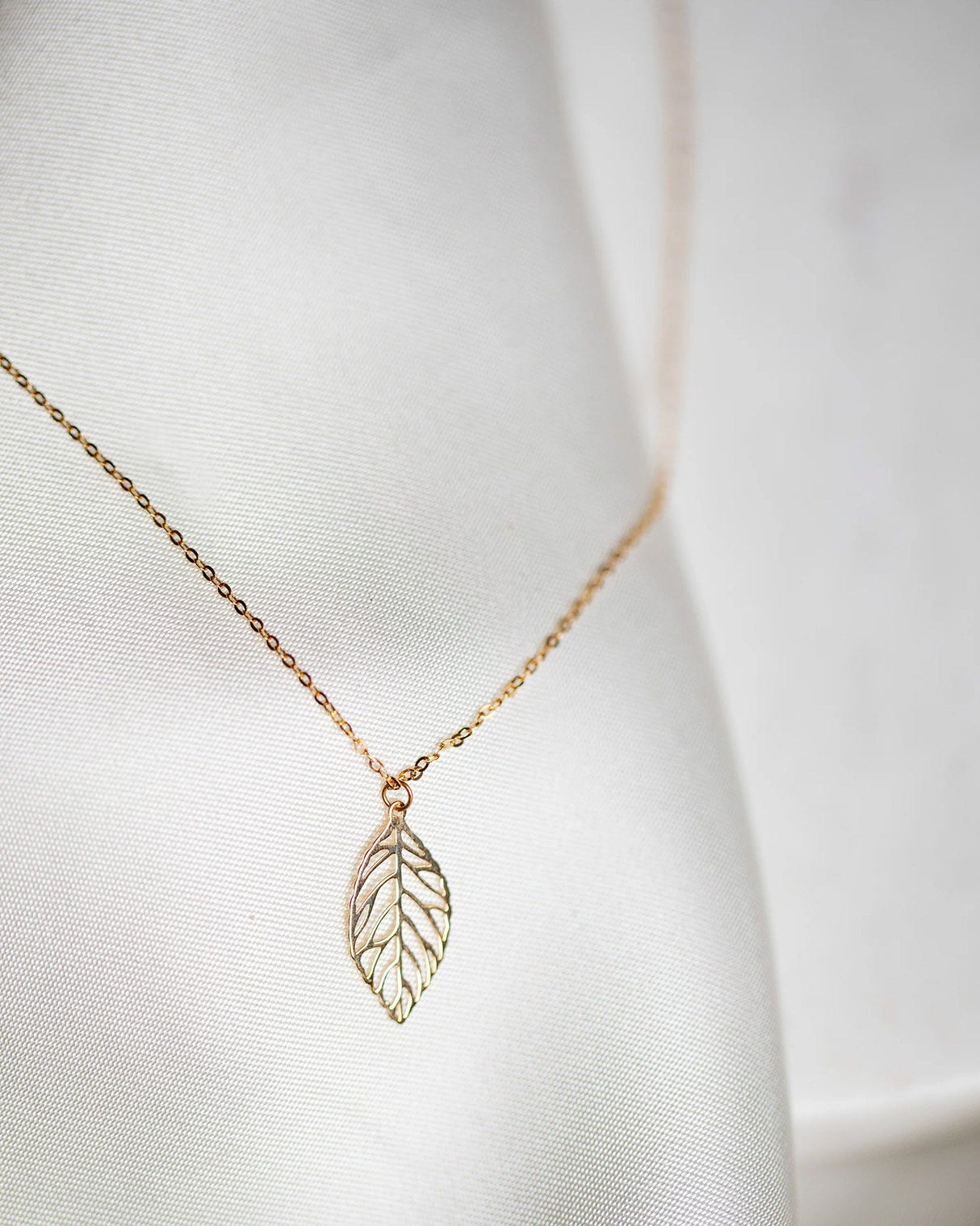 9kt Gold Leaf Pendant Necklace