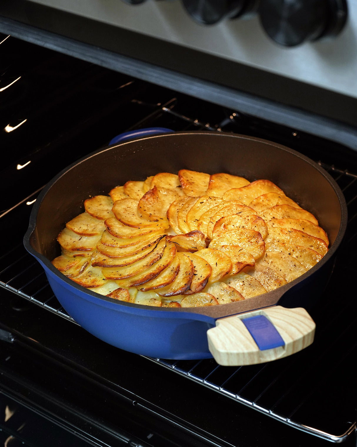 Sapphire 28cm Lidded Non-Stick 8-in-1 Pan with Accessories