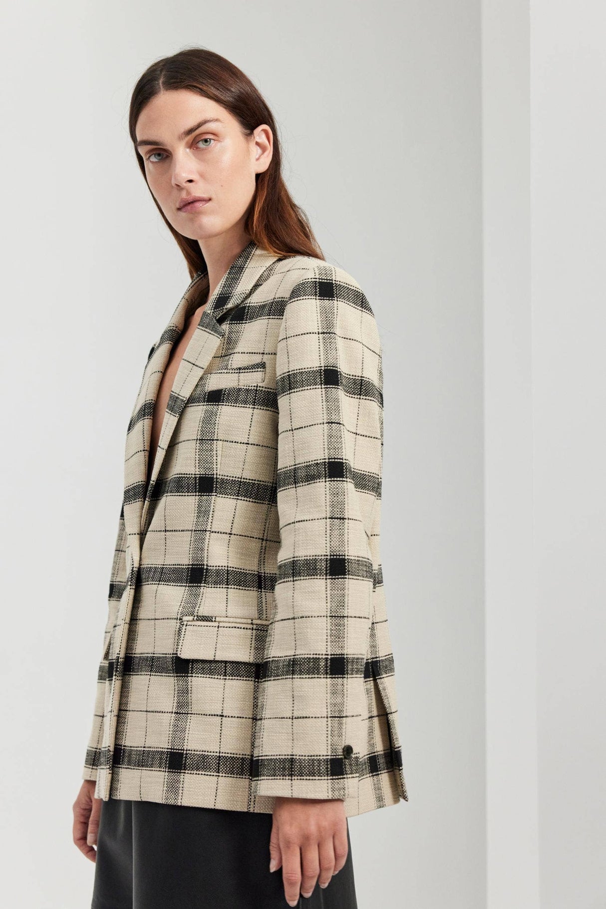 Amphora-Ragnas-Relaxed-Blazer