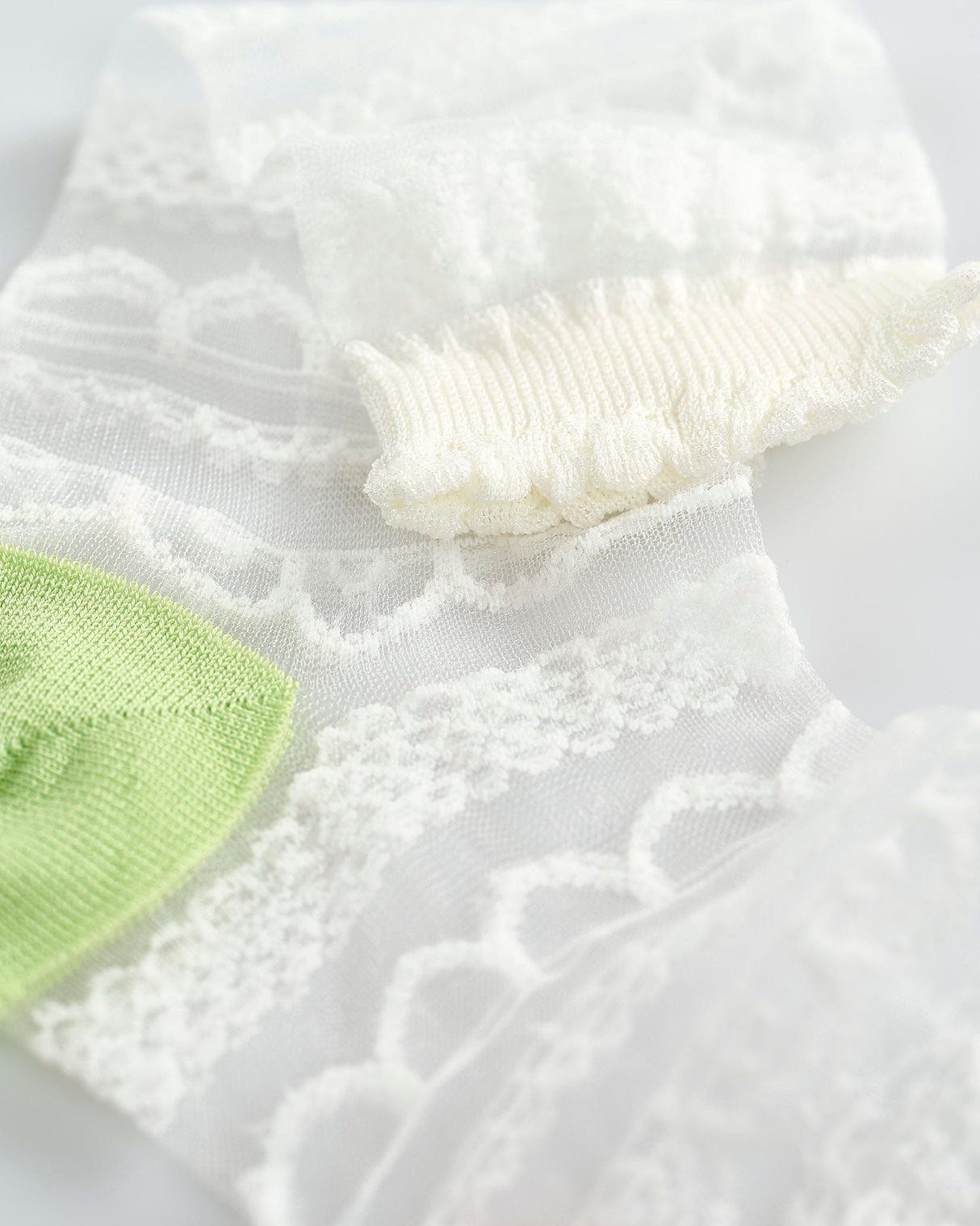 Sheer-White-Lace-Ankle-Socks