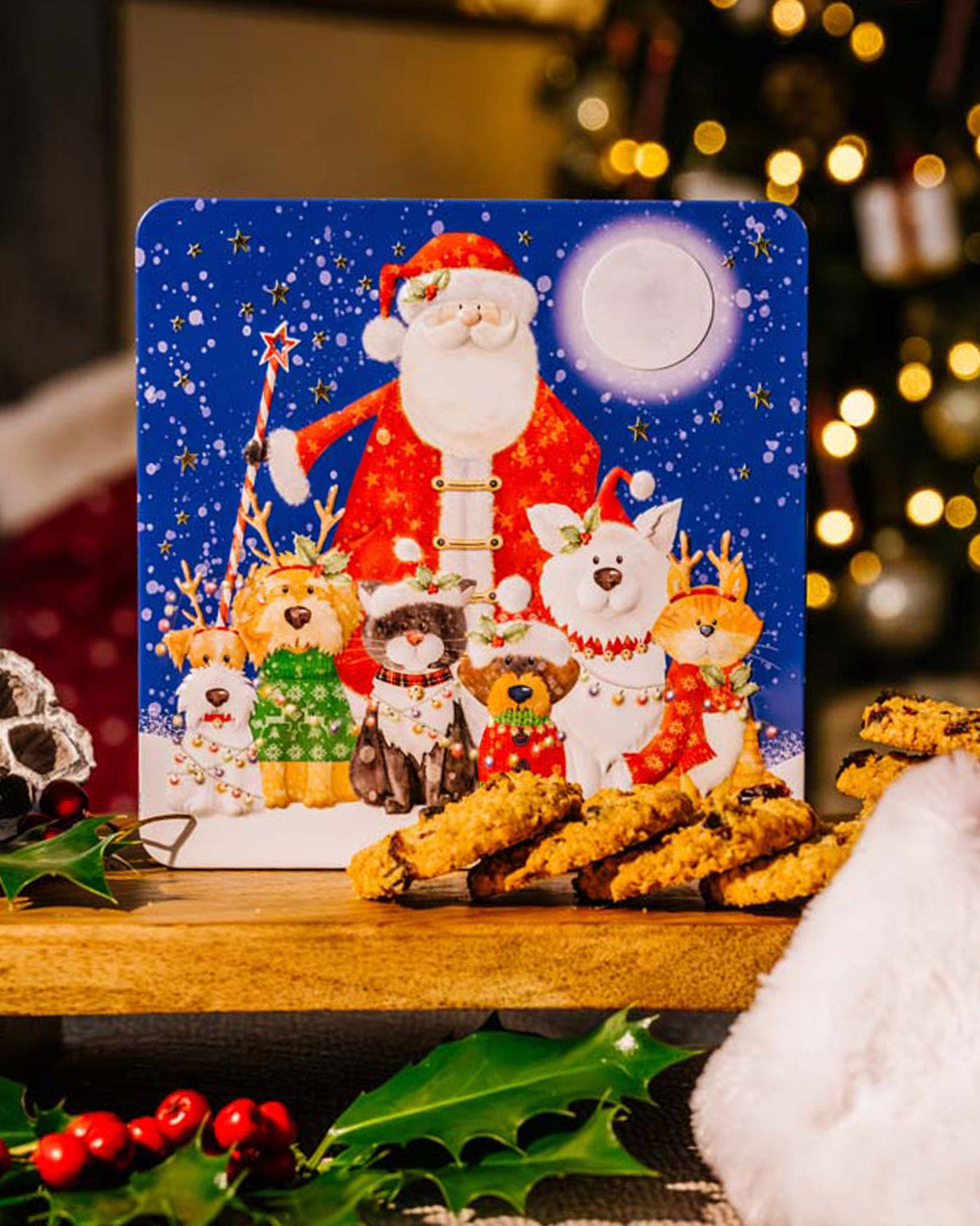 Farmhouse-Biscuits-Cranberry-White-Chocolate-Christmas-Biscuit-Tin