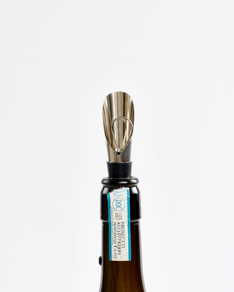 Wine-Pourer-with-Stopper