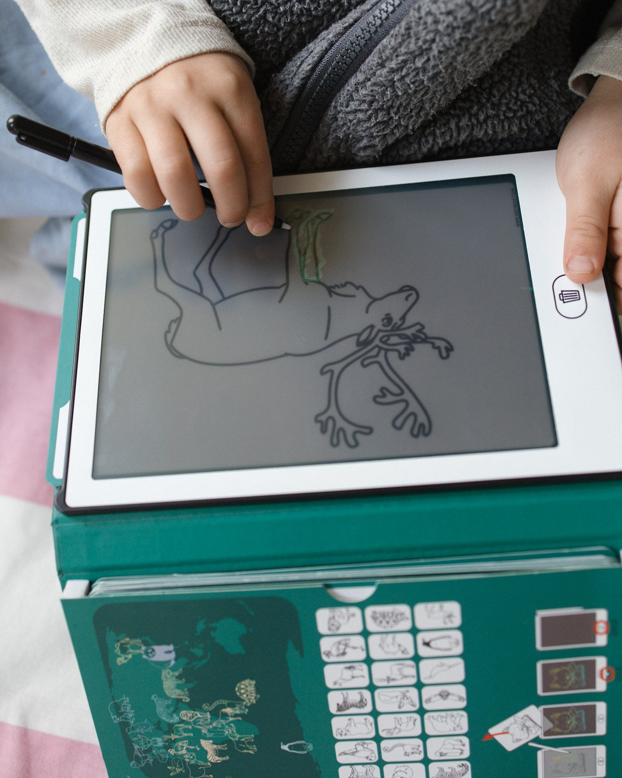 Kidywolf 'Animals Around The World' Mini Drawing Pad