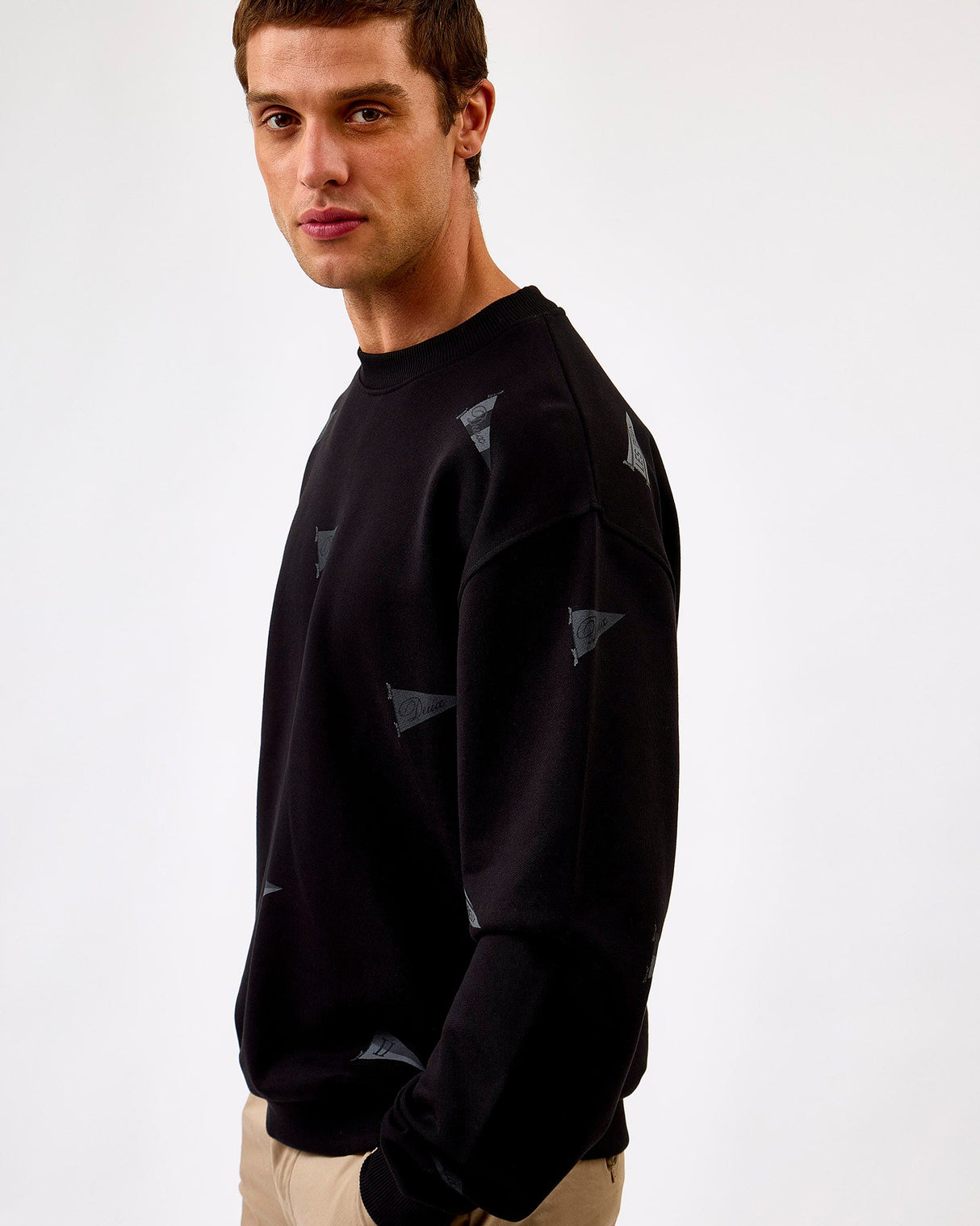 Black-Flag-Motif-Sweatshirt