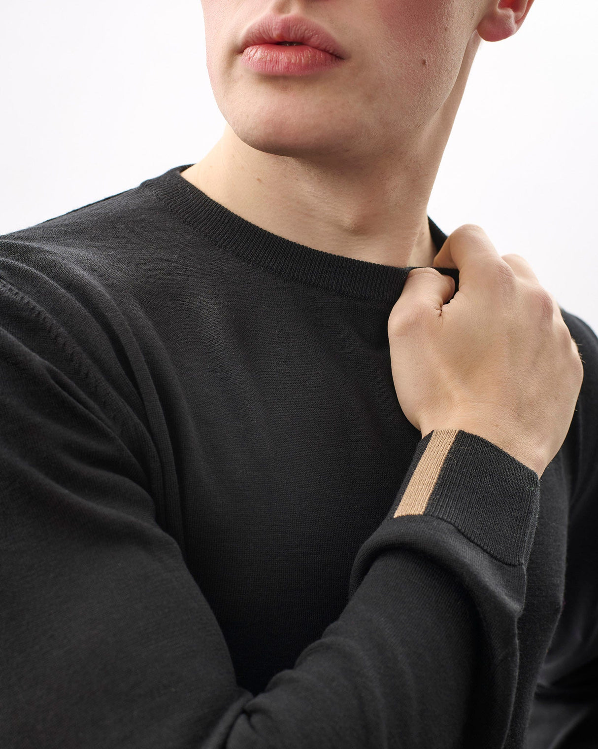 Unisex Black 100% Merino Knit Crew Neck Jumper