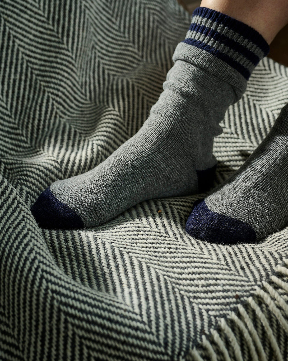 Mid Grey & Navy Cashmere Blend Men's Socks