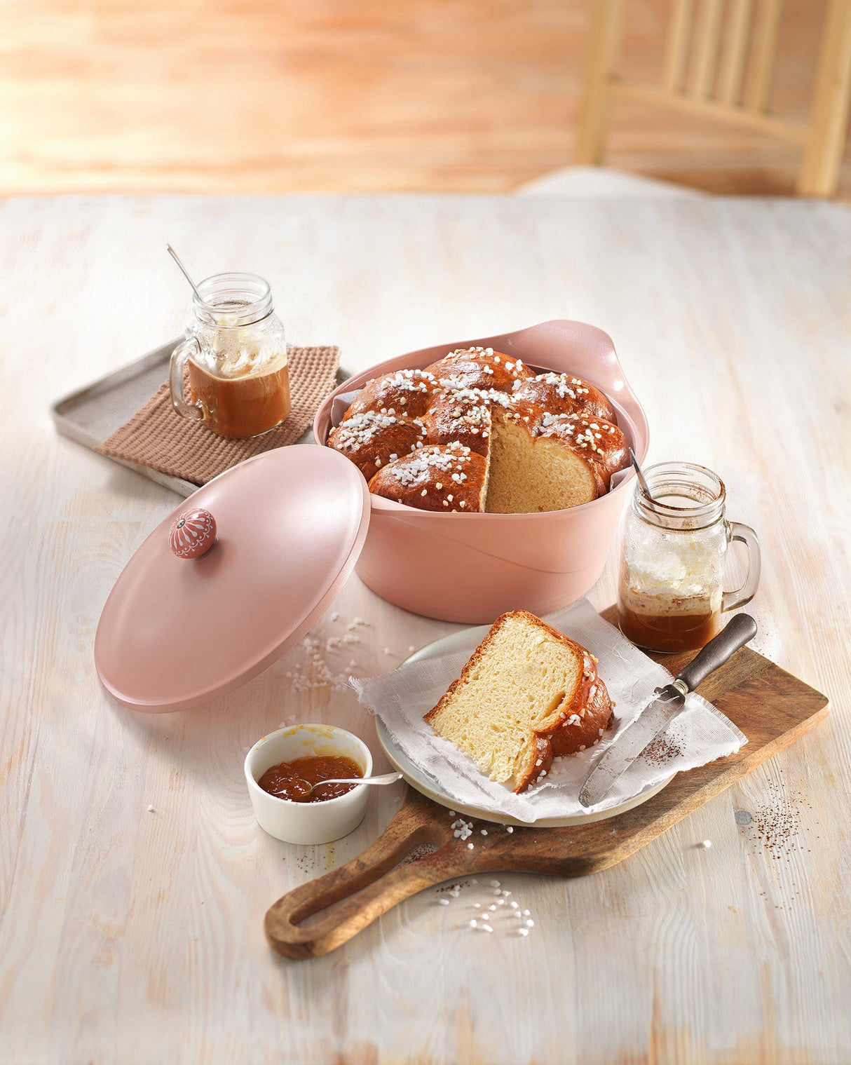 Marshmallow Cocotte 24cm Lidded Non-Stick Cooking Pot