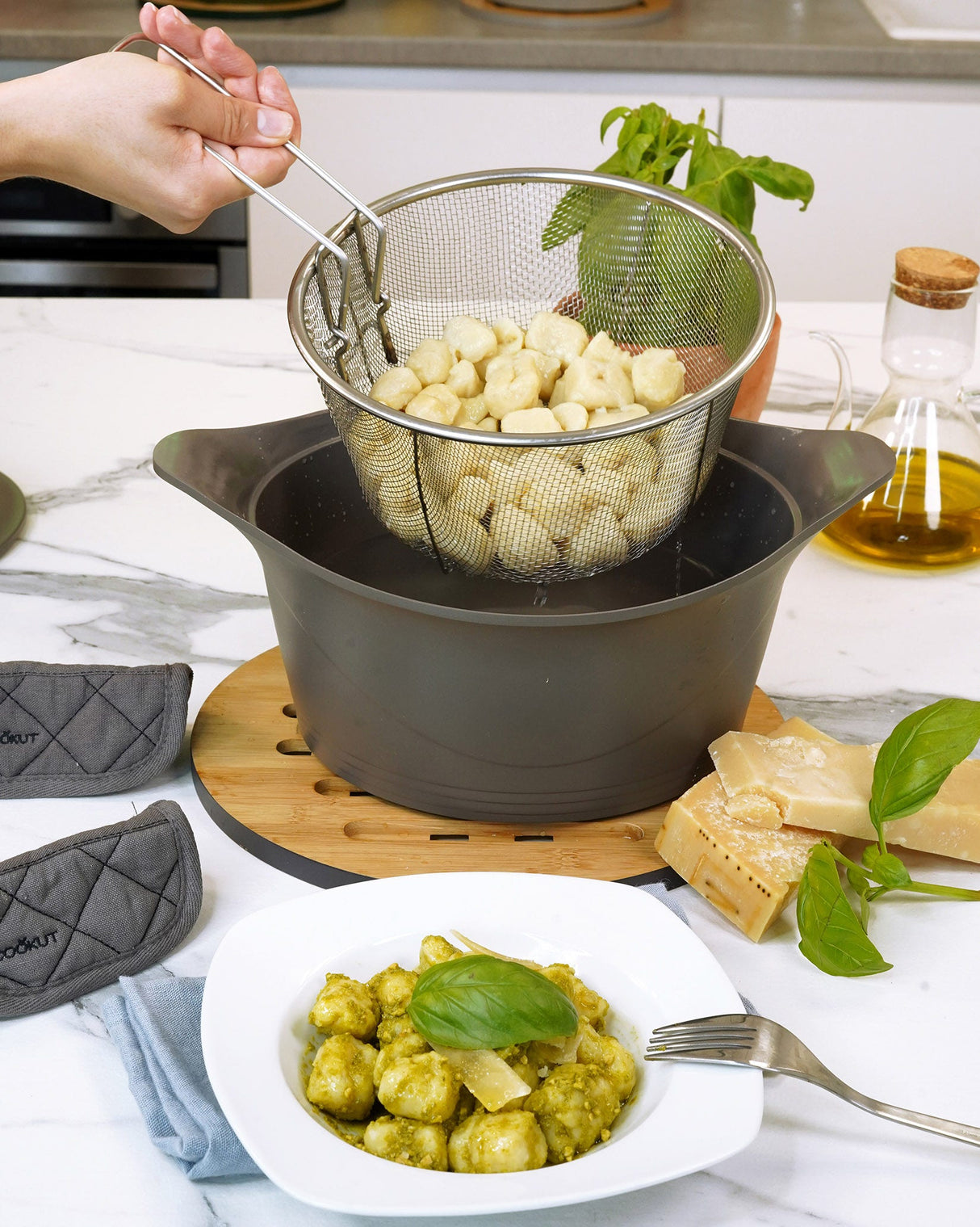 Mocha Cocotte 24cm Lidded Non-Stick Cooking Pot
